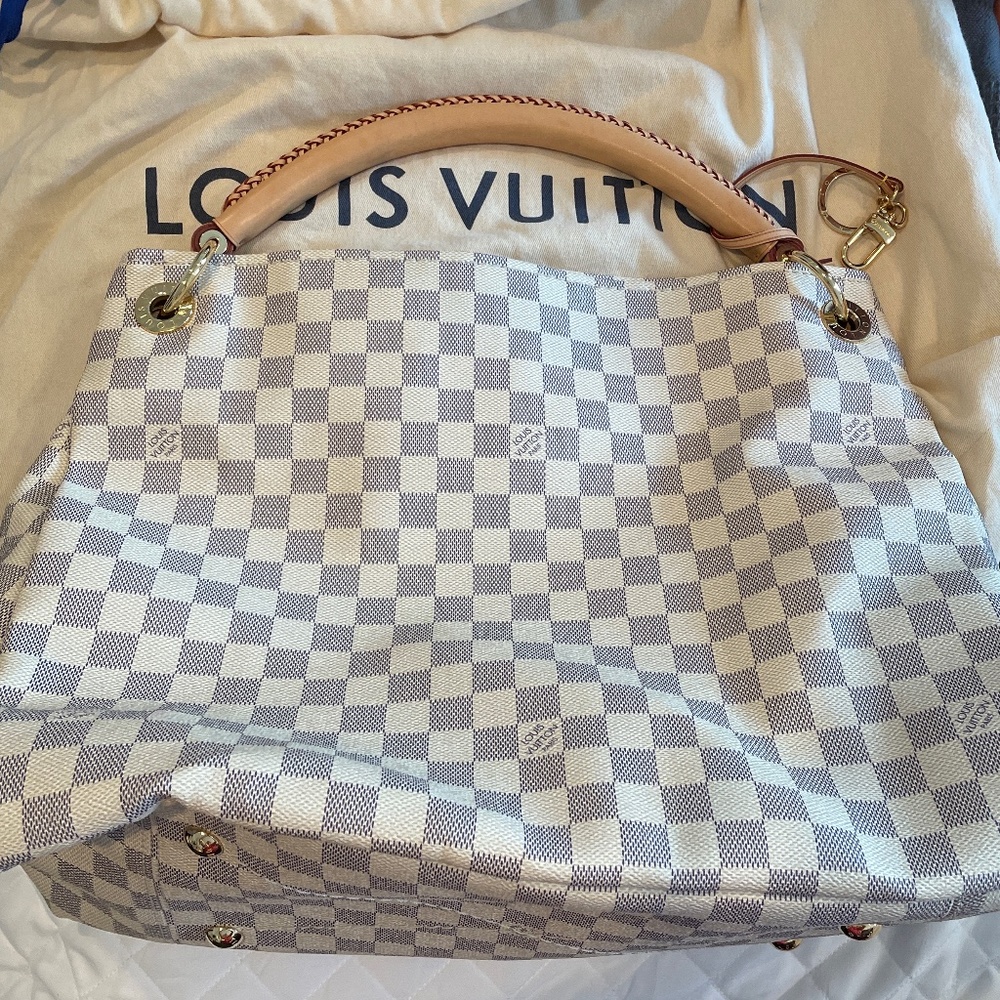Louis Vuitton Artsy MM